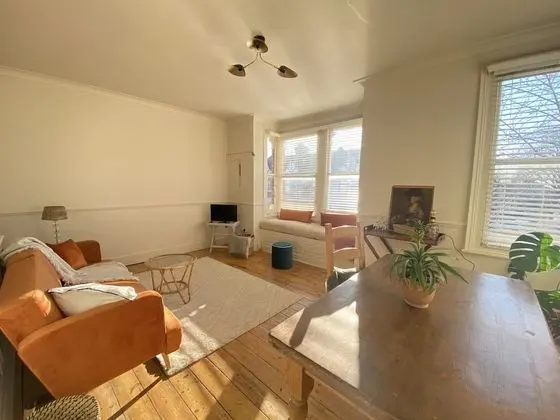 Stylish 2-bed Apt in London 2mins Walk to stn