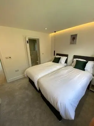 Stylish 2 Bed Flat with Parking - Oda