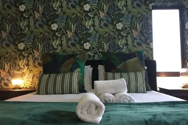 Stylish 2 Bedroom Apartment in Cape Town With Stunning Views