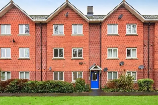 Stylish 2 Bedroom Apartment Central Exeter Parking on Site