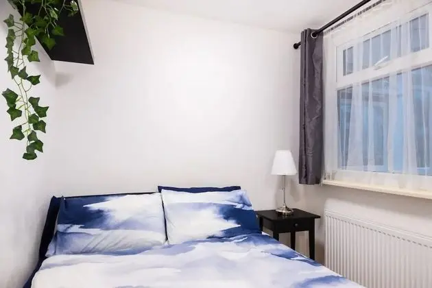 Stylish 2 Bedroom Apartment in the Heart of Shepherds Bush