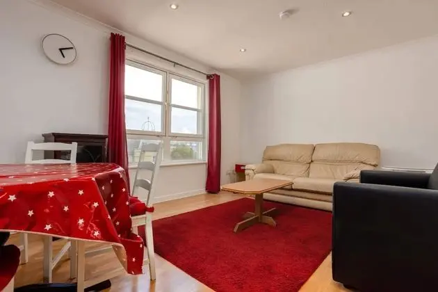 Stylish 2 Bedroom Apartment Near the City Centre
