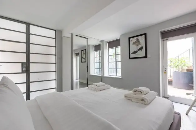 Stylish 2 Bedroom Converted Victorian Storefront