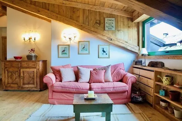 Stylish 2 Bedroom Flat With Beautiful Views