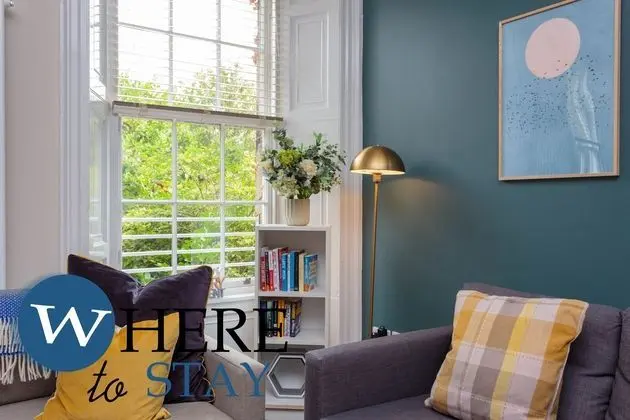 Stylish 2bed Apartment Underneath Edinburgh Castle - Bar