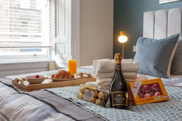 Stylish 2bed Apartment Underneath Edinburgh Castle - Oda