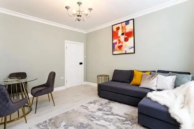 Stylish 2BR in the Centre of Westminster!
