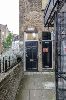 Stylish 3 Bed 3 bath in Kens High St