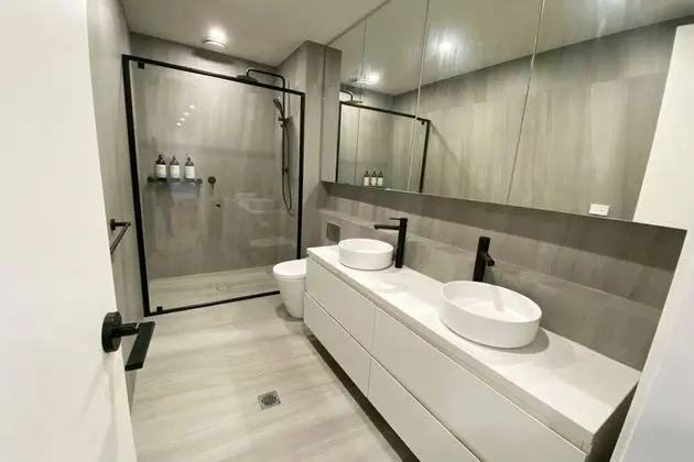 Stylish 3 Bedroom With Free Parking - Banyo Tipleri