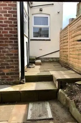 Stylish 3 Bedroom House Only 5 Mins From M6/m58 - Dış Mekan