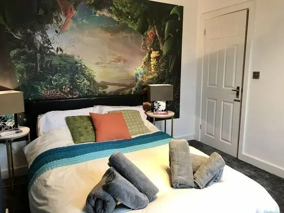 Stylish 3 Bedroom House Only 5 Mins From M6/m58 - Oda