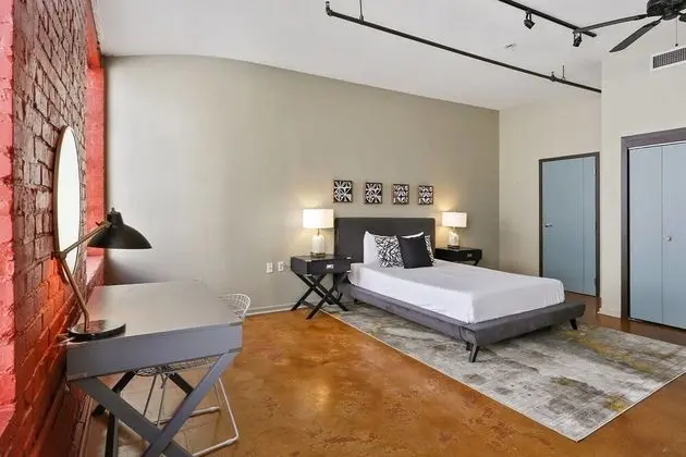 Stylish 3br/3ba Industrial Apt in Nola by Domio - Oda