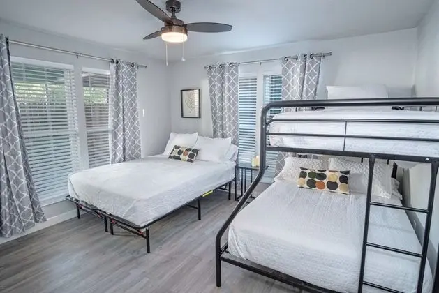 Stylish 4 Br/2ba Renovated Home Near Downtown - Oda