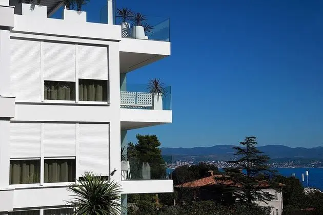 Stylish apartment 100m from the beach