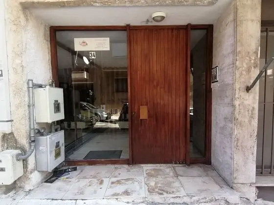 Stylish Apartment with Balcony by Cloudkeys - Dış Mekan