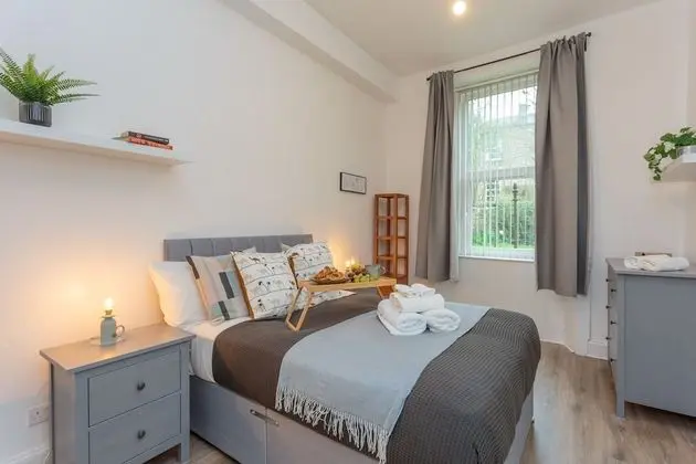 Stylish Apartment at the Edge of Meadows Park