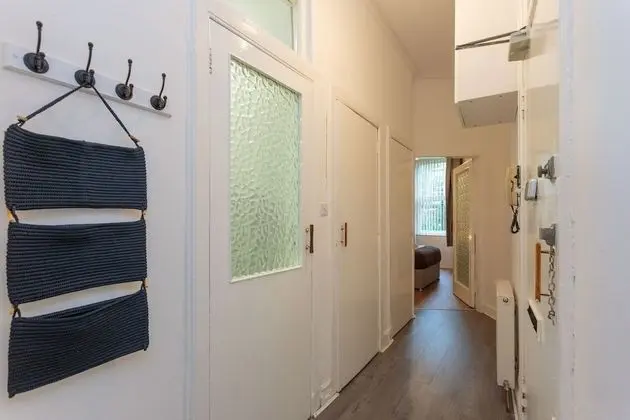 Stylish Apartment at the Edge of Meadows Park - Lobi
