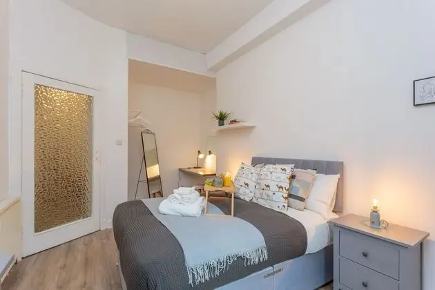 Stylish Apartment at the Edge of Meadows Park - Oda