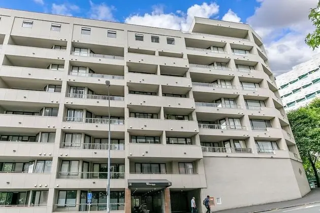 Stylish Apartment near Entertainment District - Dış Mekan