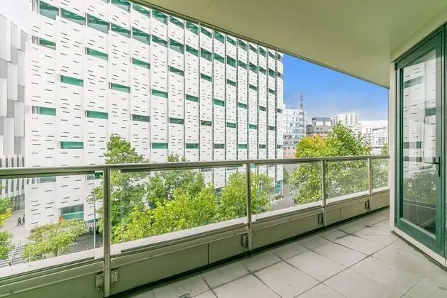 Stylish Apartment near Entertainment District - İç Mekan