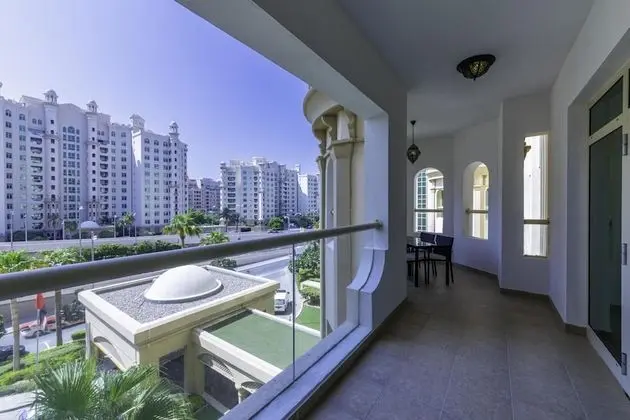 Stylish Apt With Large Patio Close to the Beach