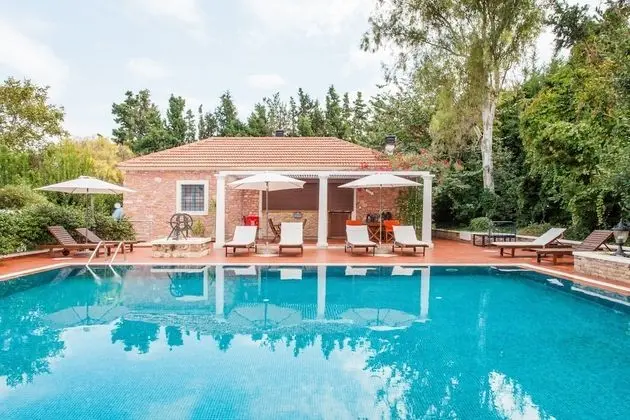 Stylish Art Deco Apartment Close To The Beach - Havuz