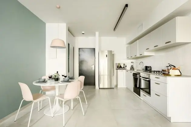 Stylish with Balcony Viewing Rothschild - Mutfak