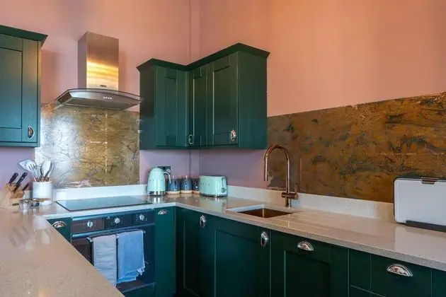 Stylish Beachfront Luxury With Sweeping Sea Views - Mutfak