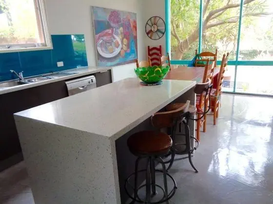 Stylish Comfortable Central Artists Home - Mutfak