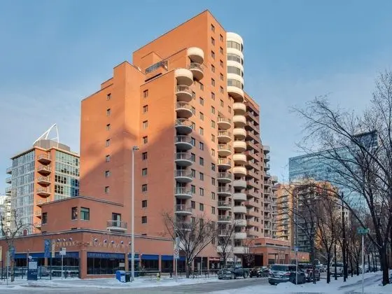 Stylish and Cozy Eau Claire 2BR With Gym Coffee