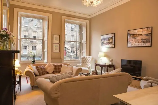 Stylish Heart of Edinburgh Gem