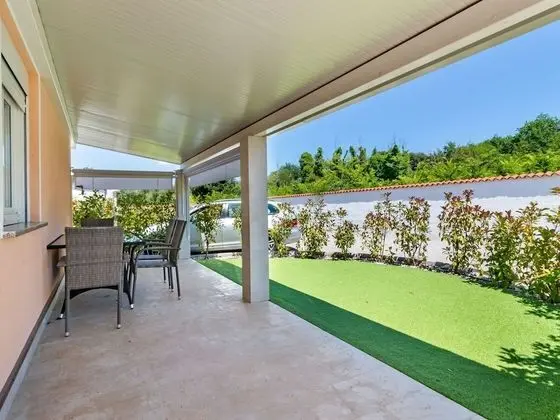 Stylish Holiday Home in Banjole With Swimming Pool - Öne Çıkan Resim