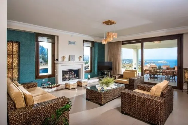 Stylish Landscaped Villa With Private Pool and Childrens Games 700m to Beach 1km to Restaurant - Oda