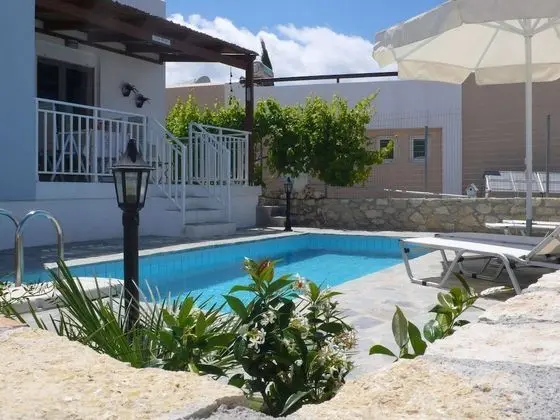 Stylish Villa in Loutra with Private Pool & Garden near Sea Beach - Dış Mekan