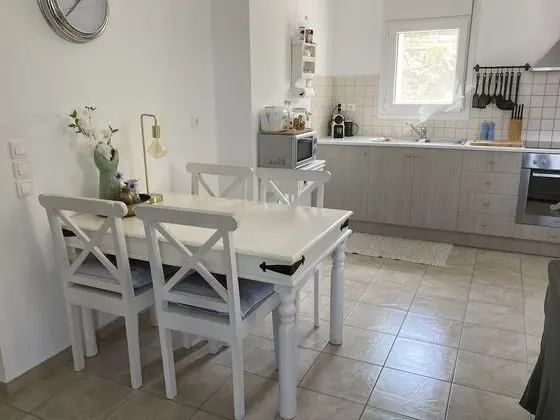 Stylish Villa in Loutra with Private Pool & Garden near Sea Beach - Yerinde Yemek