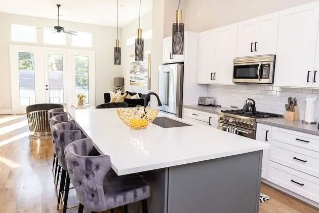 Stylish Luxury Downtown Home - Mutfak