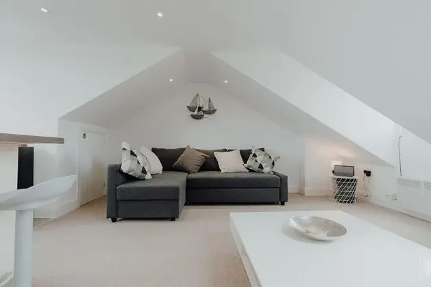 Stylish and Modern 2-bed Apartment in Herne Bay