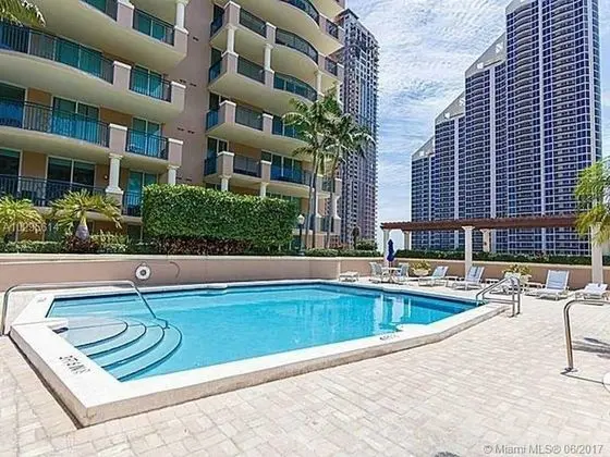 Stylish Modern 2bd 2bth Apt Near the Beach - Havuz