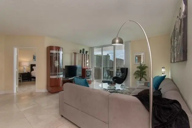 Stylish Modern 2bd 2bth Apt Near the Beach - Oda