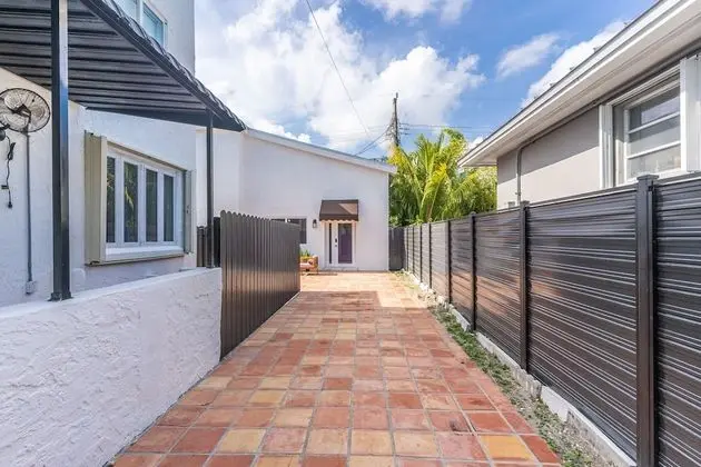 Stylish & Modern 4BD Home