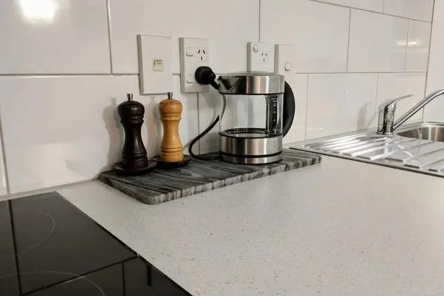 Stylish Queen Street Loft-style 1 Bedroom - Mutfak