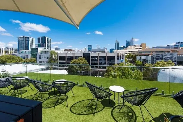 Stylish Room - Enjoy City Views on Rooftop Terrace