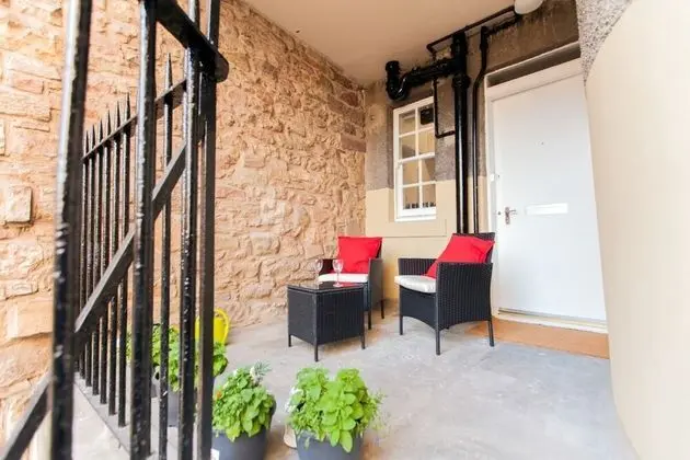 Stylish Royal Mile Apartment w Balcony