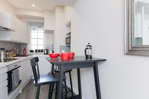 Stylish Royal Mile Apartment w Balcony - Mutfak