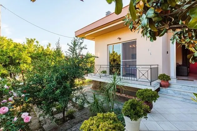 Stylish Seaside Home - Fully Equipped