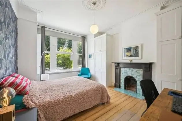 Stylish and Spacious 3 Bedroom Garden Flat in Fulham