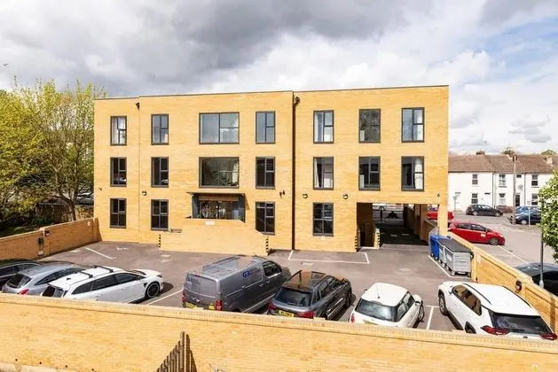 Stylish and Spacious Airbnb in Gillingham