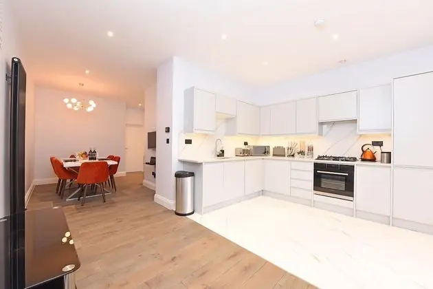 Stylish & Spacious Deluxe Apartments near Victoria Station - Mutfak