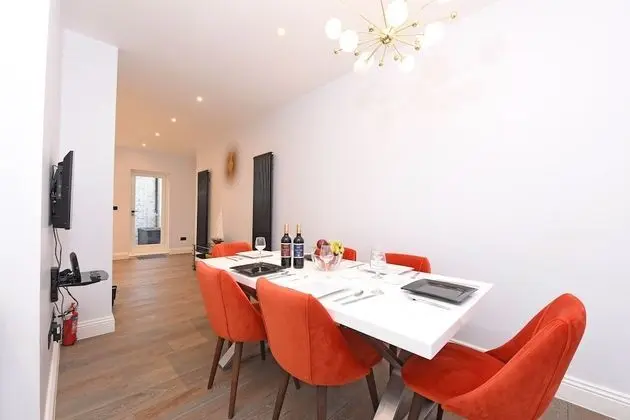 Stylish & Spacious Deluxe Apartments near Victoria Station - Yerinde Yemek