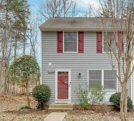 Stylish, spacious Uptown Condo! Perfect for large families and groups! Private patio! Minutes from downtown and airport!